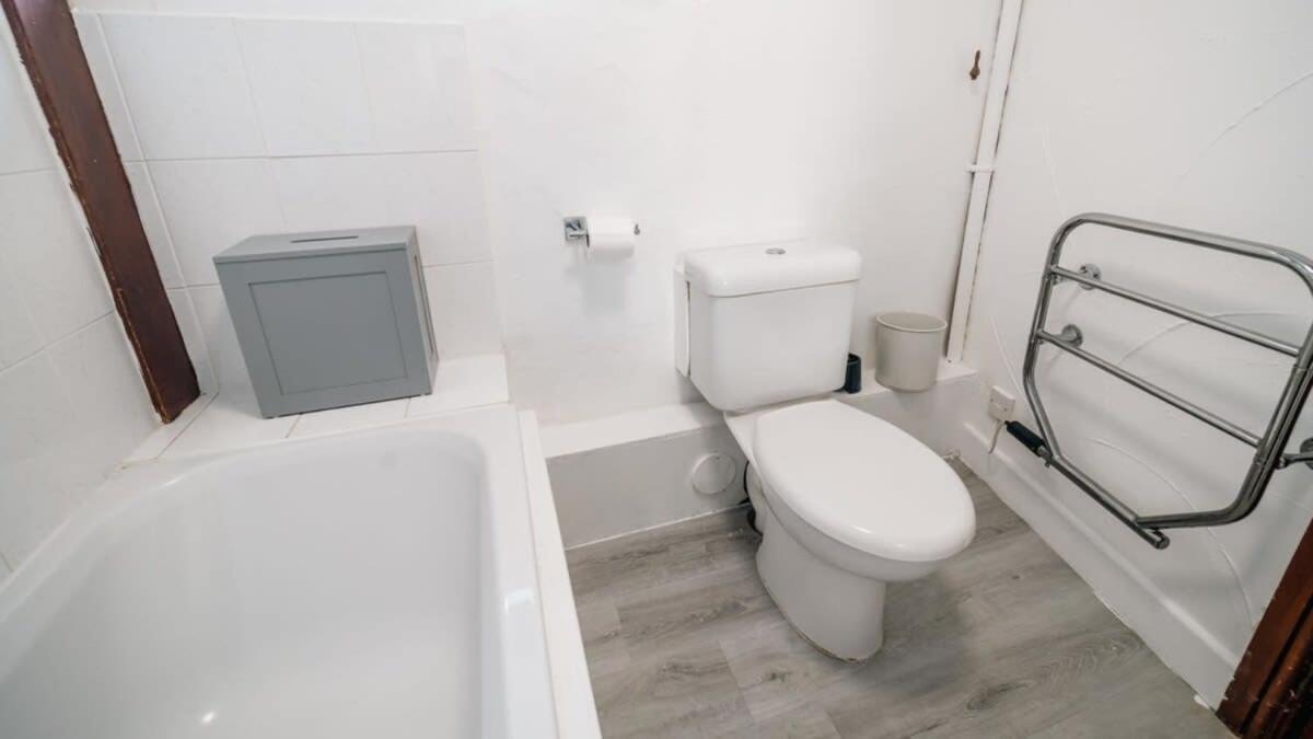 Lovely 2 Bedroom Coastal Cottage Near بود المظهر الخارجي الصورة