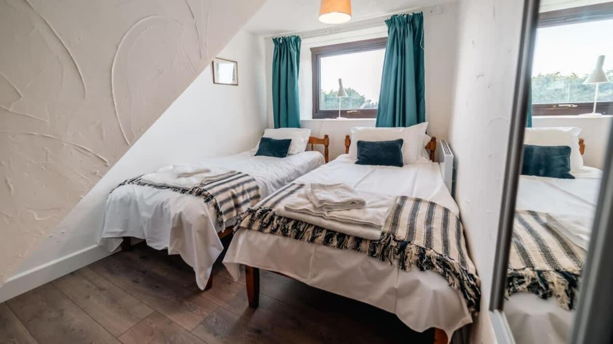 Lovely 2 Bedroom Coastal Cottage Near بود المظهر الخارجي الصورة
